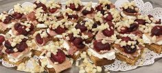 peperkoek met geitenkaas en spek 